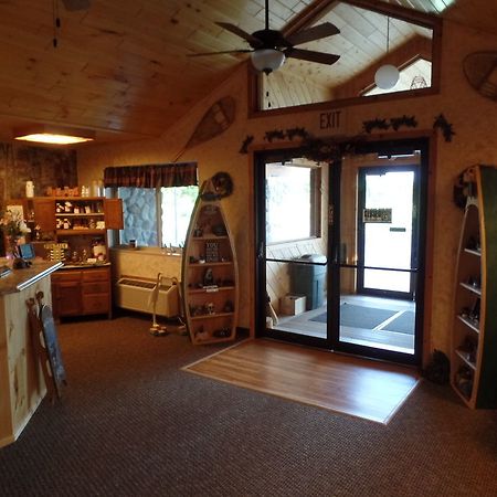 Chicaugon Lake Inn Gaastra Extérieur photo