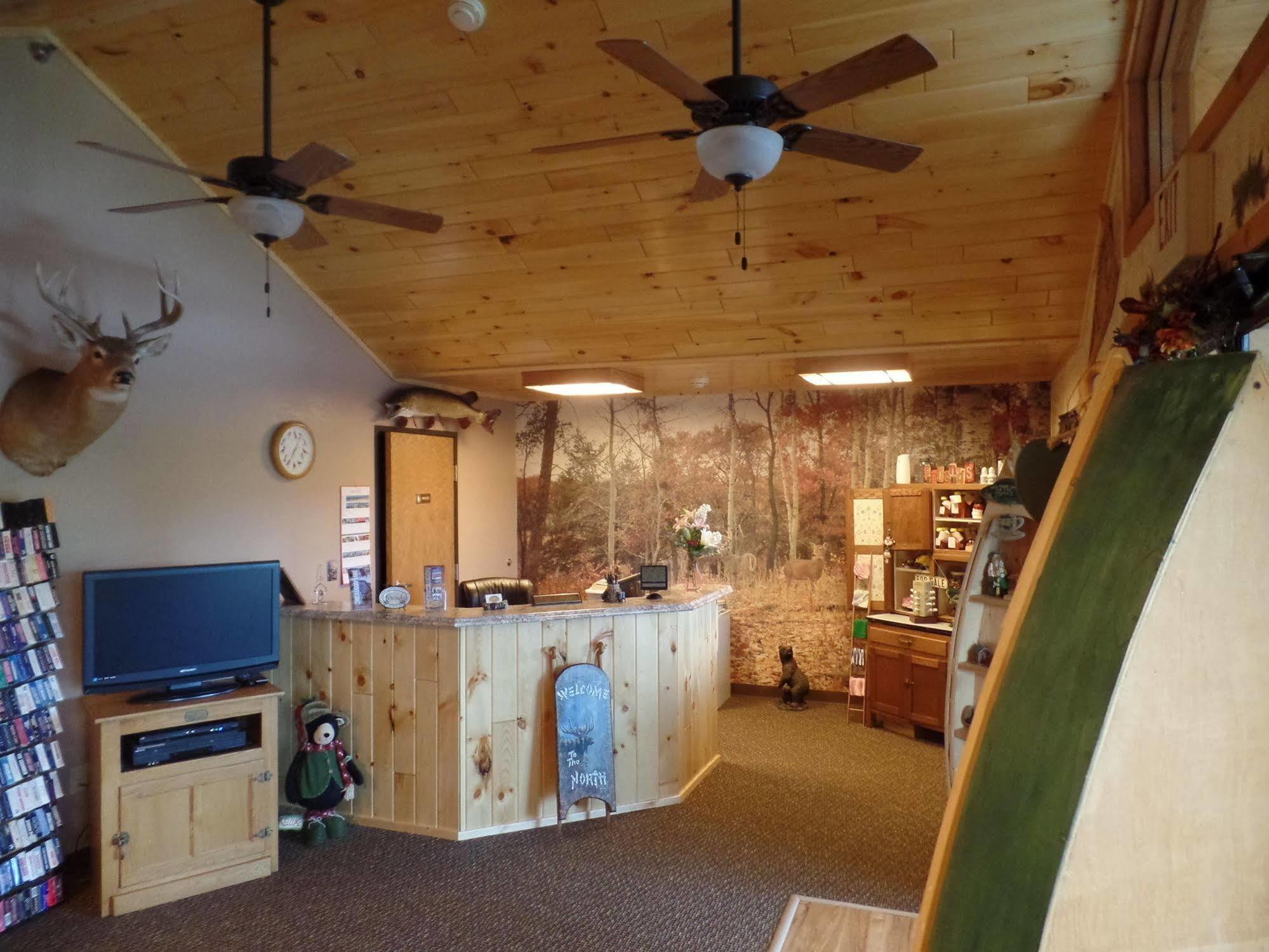 Chicaugon Lake Inn Gaastra Extérieur photo