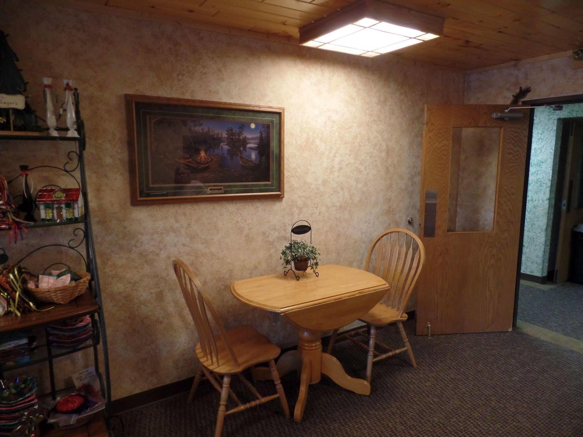 Chicaugon Lake Inn Gaastra Extérieur photo