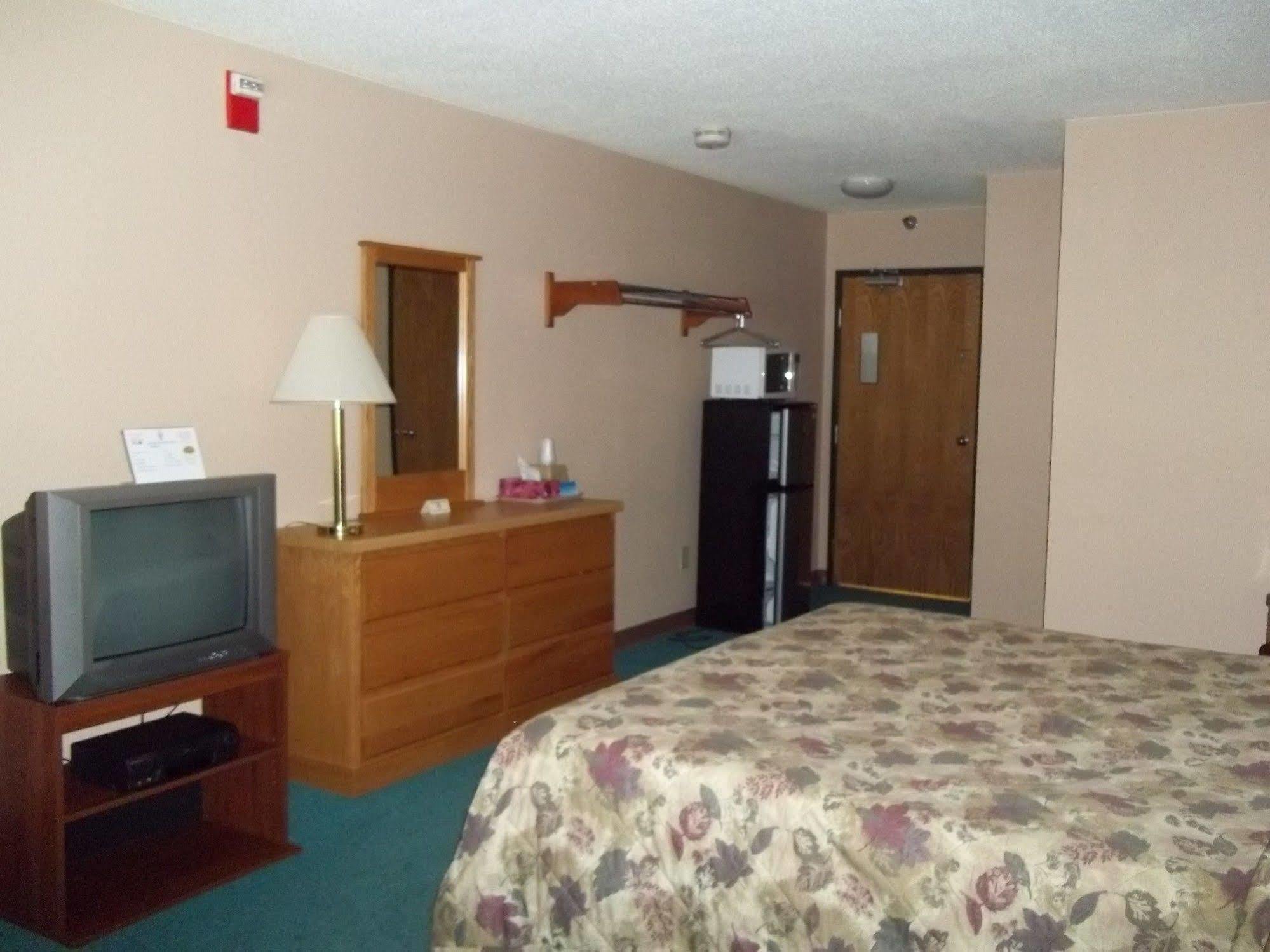 Chicaugon Lake Inn Gaastra Extérieur photo