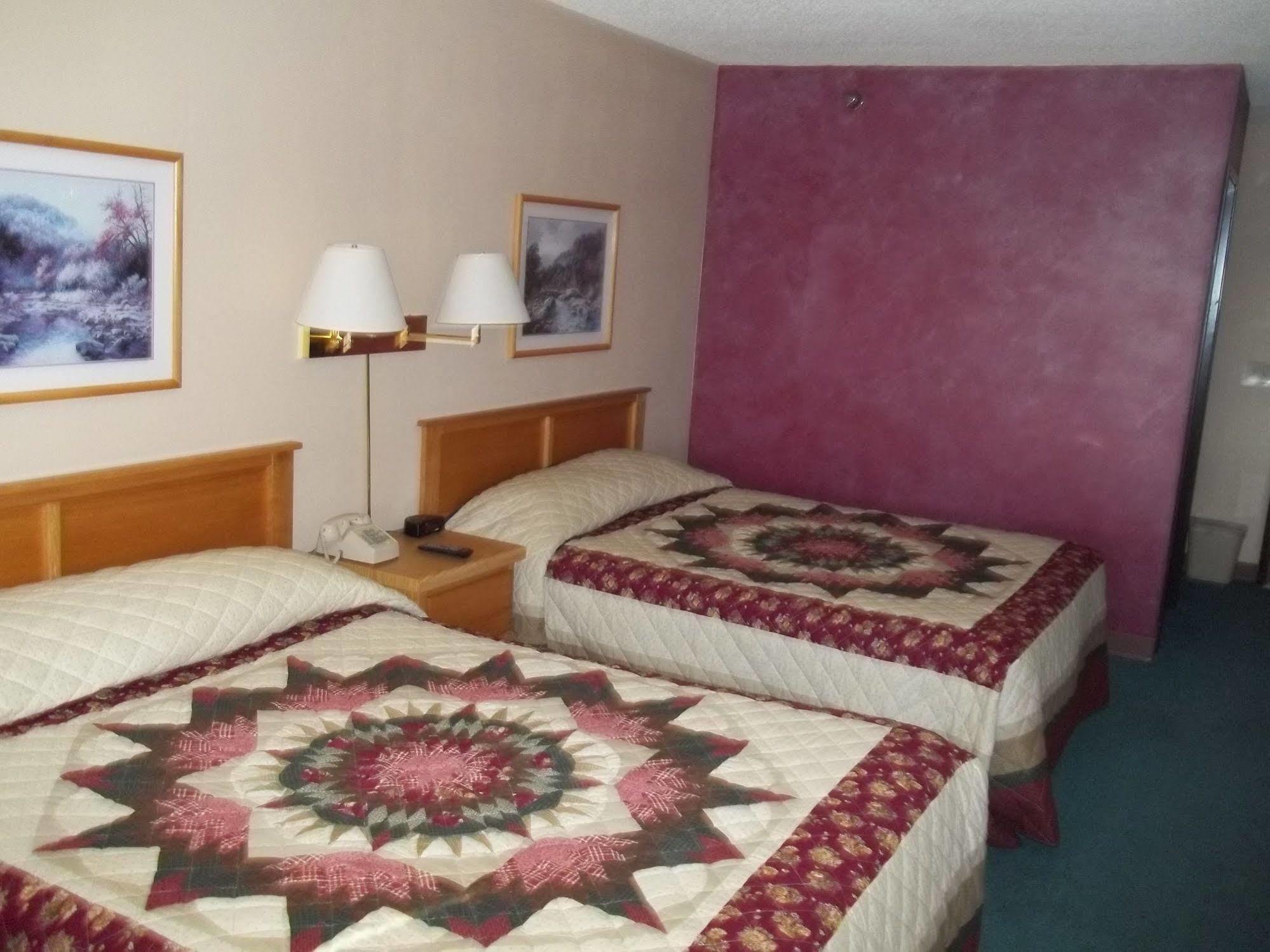 Chicaugon Lake Inn Gaastra Extérieur photo