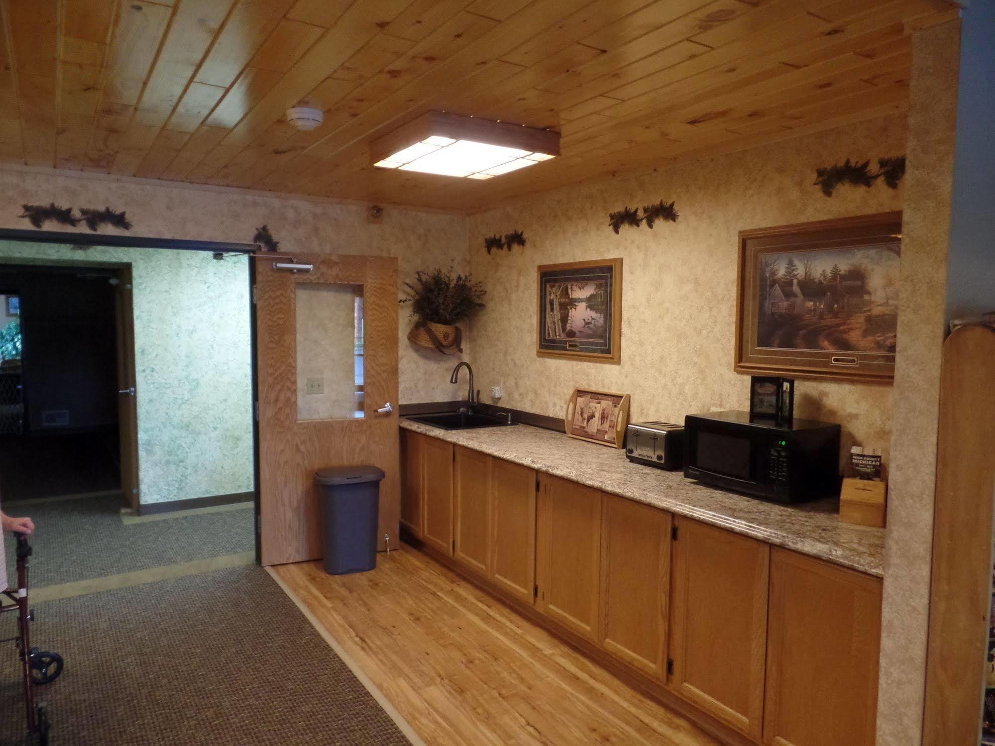 Chicaugon Lake Inn Gaastra Extérieur photo