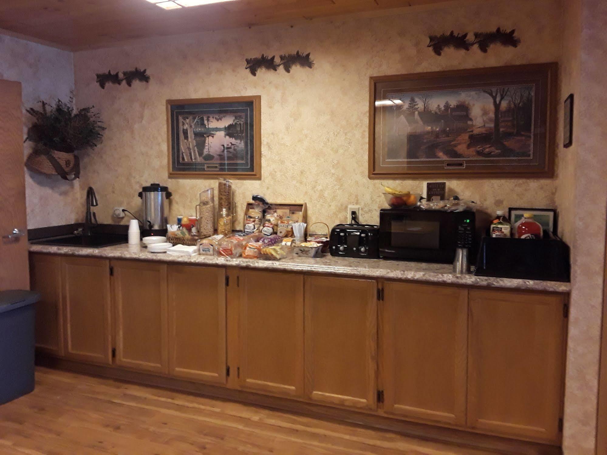 Chicaugon Lake Inn Gaastra Extérieur photo