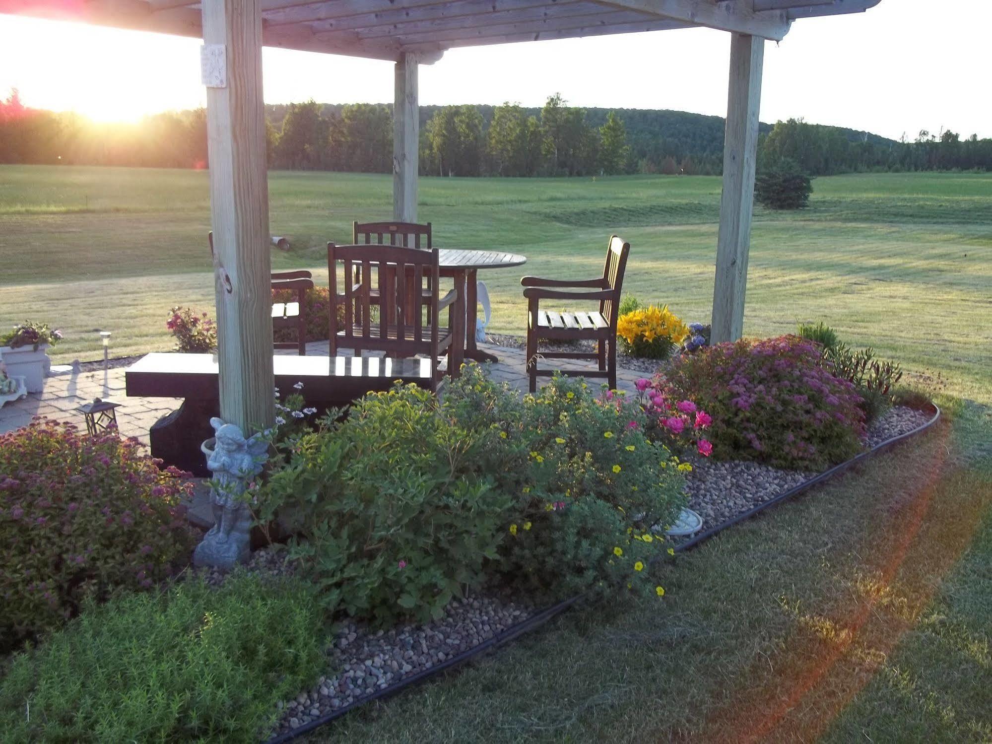 Chicaugon Lake Inn Gaastra Extérieur photo